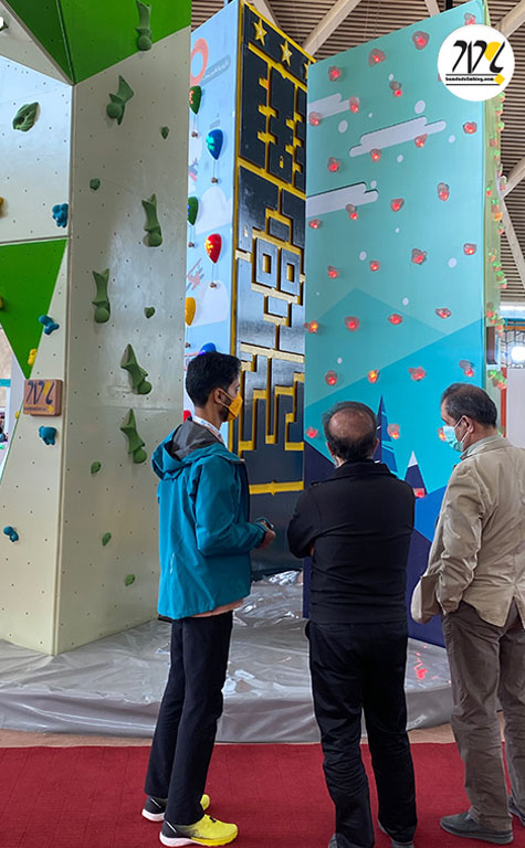Zarei, the head of the Mountaineering Federation, visited the Bamdad pavilion